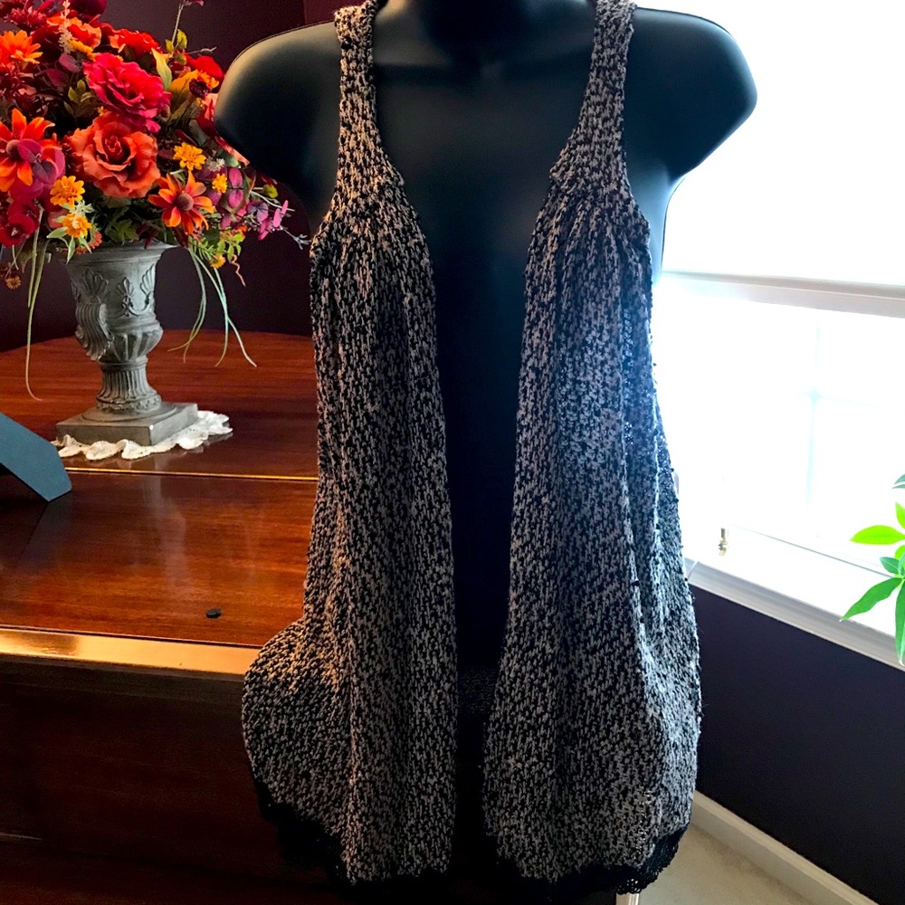 Women’s knitted vest